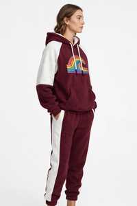 Conjunto Deportivo Unisex de Sudadera con Capucha y Pantalones Jogger en Color Granate y Blanco, 100% Algodón Grueso, con Gráfico de Ondas Arcoíris - Product Image 5