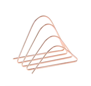 Porte-stylo élégant et magnifique en métal doré. Il empêche les stylos à encre de couler sur votre bureau. Accessoire tendance du moment. - Product Image 2