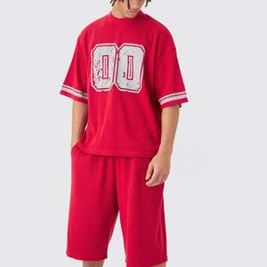 Conjunto Deportivo Personalizado de Dos Piezas Unisex, Camiseta y Pantalones Cortos, Cuello Redondo Holgado, Logotipo Tejido en la Parte Delantera, Ropa Urbana de Verano OEM - Product Image 5