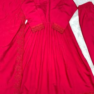 Vestido de diseñador de seda romana pesada bordada con mangas largas y dupatta con trabajo de corte para mujer, ideal para bodas y fiestas festivas. - Product Image 1