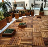 Vente en gros de carreaux de terrasse modernes en bois d'acacia 300x300x19mm antidérapants et étanches pour la décoration de patio, le jardin et le balcon.