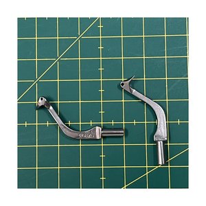 Pièces de machine à coudre domestique SECO Steel Upper Looper 310670A - Product Image 1