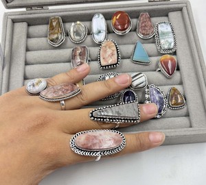 Lot de bagues en laiton assorties avec pierres précieuses naturelles, plaqué argent 925, sertissage clos, pierres mélangées, tendance, style affirmé, unisexe, fabrication usine - Product Image 2