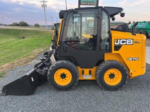 Chargeuse compacte sur chenilles JCB 270 2025 à essence, moteur 92 kW haute efficacité, jaune, 1 tonne - Product Image 4