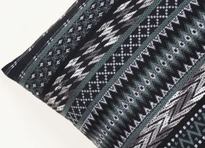 Housse de coussin personnalisable en coton 100% tissé à la main, texture brodée, rayures modernes noir et blanc, fermeture éclair carrée - Product Image 3