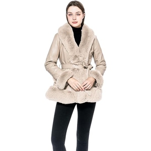 Abrigo Largo de Piel Genuina con Ribete de Pelo para Mujer, Elegante Abrigo de Invierno de Borrego, Proveedor Mayorista de Ropa OEM Personalizada | - Product Image 4