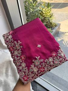 Sari de Diseño para Mujer con Bordado Floral |   Sari Étnico Premium para Fiestas y Bodas con Blusa a Juego |   Sarees Indios al por Mayor - Product Image 4