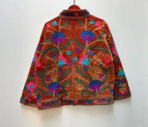 Chaqueta Suzani Bordada en Terciopelo Color Naranja Óxido Hecha a Mano para Mujer, Chaqueta Kimono Abierta por Delante para Invierno, Chaqueta Étnica con Bordado Floral - Product Image 2