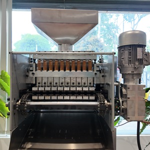 Machine à découper les noix de cajou de qualité supérieure, capacité de 10 lames, 350-400 kg/h, entièrement automatique et facile à utiliser pour les usines - Product Image 1