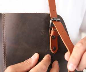 Tablier de barbecue professionnel en cuir pleine fleur, anti-odeurs et résistant, idéal pour les événements culinaires en extérieur - Product Image 4