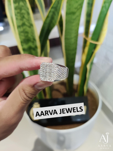 Bague de Fiançailles en Moissanite Plaqué Or Blanc, Coupe Ovale, avec Grappe Semi-encastée et Sertissage à Griffes pour Femme - Product Image 6