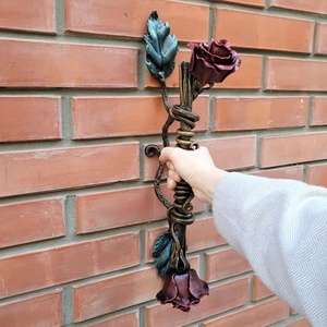 Décoration murale en fer forgé en forme de rose, design floral élégant, finition peinte, 46x26x31 cm, pour clôtures et treillis - Product Image 6