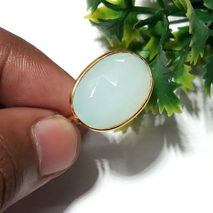 Bague en calcédoine aqua naturelle plaquée or 18 carats |   Pierre précieuse ovale cabochon |   Bague ajustable faite à la main, pour fiançailles ou mariage - Product Image 4
