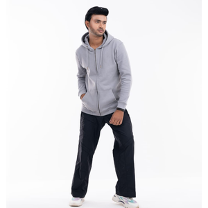 Sweat à capuche d'hiver pour homme, écologique et de qualité supérieure, en tissu polaire confortable, fermeture éclair sur le devant, couleur gris doux et logo. - Product Image 1