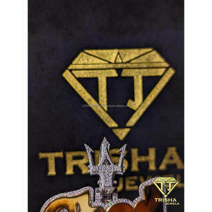 Colgante Personalizado con Nombre 'Chad Ocho', Estilo Drip con Diamantes Moissanite VVS, Plata de Ley 925, Joyería Hip Hop de Trisha Jewels - Product Image 5