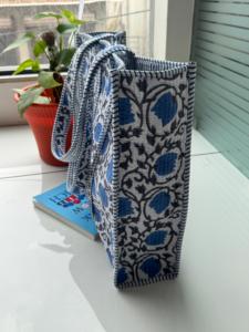 Bolsa de Playa Grande Acolchada de Algodón a Rayas para Mujer con Asa Larga - Uso Diario, Compras, Fiestas y Exposiciones - Product Image 4