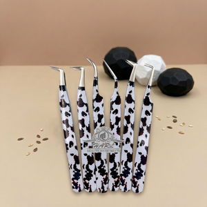 Ensemble de pinces professionnelles pour extensions de cils à motif vache, en acier inoxydable, avec prise en main parfaite, logo et emballage personnalisés - Product Image 1