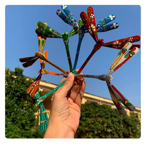 LIBELULA DE BAMBÚ PINTADA A MANO PERSONALIZABLE - JUGUETE DE EQUILIBRADO COLORIDO PARA NIÑOS - Product Image 6