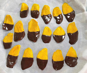 Bouchées de mangue au chocolat de qualité supérieure, fruits tropicaux séchés enrobés de chocolat riche, collation sucrée gourmande, vente en gros, marque privée - Product Image 4