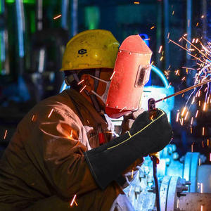 Guantes de Soldadura con Revestimiento de Cuero y Forro de Nomex, Resistentes a Salpicaduras de Metal Fundido, Negros con Costuras Amarillas - Product Image 4