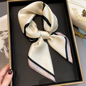 Foulard carré en satin de soie de mûrier de haute qualité pour femme, avec logo personnalisé OEM, imprimé géométrique, respirant, bandana, accessoire pour cheveux - Product Image 4