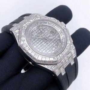 Reloj de acero inoxidable con cuarzo moissanita de corte baguette VVS de calidad premium, 41 mm, 3 bar, resistente al agua, con correa de caucho. - Product Image 4