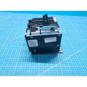 Interruptor de Circuito de 3 Polos CUTLER-HAMMER BAB3030HT, Usado, Piezas de Equipos Semiconductores Legacy - Product Image 2