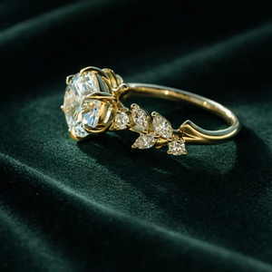แหวนหมั้นเพชรทรงกลม 2 กะรัต รุ่น Krishnavii KR 330 ผลิตในห้องปฏิบัติการ ทอง 14K สไตล์หรูหรา รับรองโดย IGI สำหรับทั้งชายและหญิง - Product Image 6
