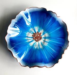 Plato de resina hecho a mano en azul turquesa, decoración única para el hogar, accesorios inspirados en el océano, bandeja para joyas, plato para servir galletas y dulces. - Product Image 3