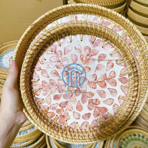 ถาดเสิร์ฟหวายทรงกลมลายสีเขียวประดับเปลือกหอยมุก งานฝีมือสานมือ ถาดโชว์บนโต๊ะ สไตล์โบโฮ ตกแต่งบ้านแนวชายทะเล - Product Image 2