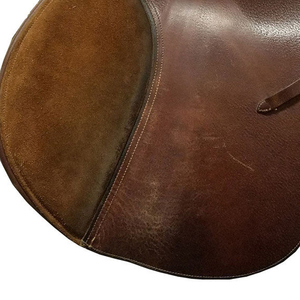 Selle de polo haut de gamme conçue pour un soutien solide, une maniabilité équilibrée et un mouvement fluide lors des compétitions équestres. - Product Image 5