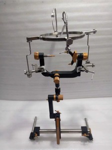 Oferta Especial: Set de Retractores Mayfield de 3 Pines con Abrazadera de Calavera, Soporte de Cabeza Neuroquirúrgico Manual de Acero Inoxidable de Grado Médico, Quirúrgico con Certificación CE - Product Image 2