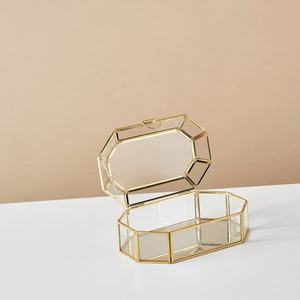 Boîte à bijoux en verre géométrique avec cadre en métal doré, organisateur de présentation, étui de rangement transparent pour la décoration de la maison - Product Image 3