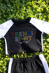 ชุดเซ็ตเสื้อครอปแขนยาวสีดำขาว 2 ชิ้นสำหรับผู้หญิง Trendii ผ้าฝ้าย 100% ระบายอากาศได้ดี ความยาวเหนือเข่า เหมาะสำหรับฤดูใบไม้ผลิและฤดูร้อน สไตล์ลำลอง - Product Image 2