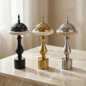 Quemador de Incienso Árabe de Resina y Metal de Lujo, Elegante Decoración para el Hogar de Oriente Medio, Juego de Mabkhara en Negro, Dorado y Plateado - Product Image 1