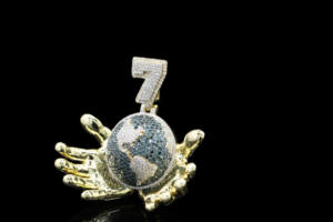 จี้ฮิปฮอปแบบกำหนดเองประดับเพชร CZ รูปอัลฟ่า - Product Image 3