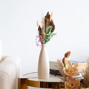 Jarrón de Cerámica Beige Refinado con Perfil Delgado y Alto, Acabado Mate Suave y Acento Sofisticado para Espacios Modernos - Product Image 1