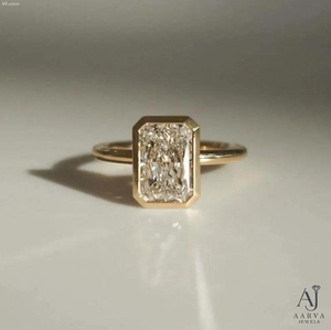 Anillo de Moissanita Clásico con Corte Radiante, Engaste de Bisel, Solitario, para Compromiso o Boda, Chapado en Oro Amarillo para Mujer - Product Image 6
