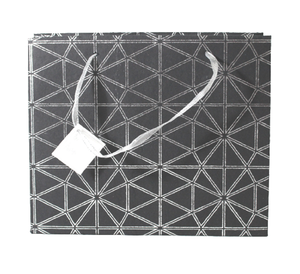 Bolsa de Papel de Algodón Hecha a Mano, Ecológica y Moderna, con Estampado Metálico Plateado y Asas de Cinta de Raso a Juego - Product Image 1