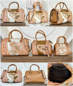 Sac de voyage élégant en cuir de vachette pleine fleur, grand format, style Speedy, avec motif cœur, pour femme, collection 2026 - Product Image 3