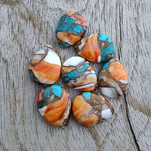 Cabochon en turquoise naturelle d'huître barbelée, calibré, en forme de poire à dos plat |   Bijoux faits à la main en pierres précieuses - Product Image 5