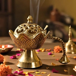 เตาเผาธูปทองเหลืองงานฝีมือคุณภาพส่งออก พร้อมฝาปิดตกแต่งแบบดั้งเดิม อุปกรณ์สำหรับพิธีฮาวันตามประเพณีทางศาสนาอินเดีย - Product Image 1