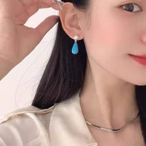 Boucles d'oreilles pendantes en perles d'eau douce turquoise bleu goutte d'eau de style européen américain, 7-8 mm, clous d'oreille en argent pur pour femmes - Product Image 4