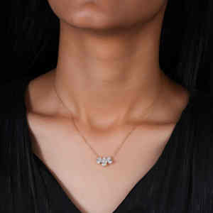 Colgante de Lujo de Plata S925 con Moissanita de Corte Ovalado para Mujer, 2.02 CT, Calidad VS EF, 3 Piedras, Forma Ovalada, Joyería de Oro Amarillo, Regalo - Product Image 1