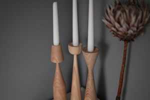 Candelabro de Madera Artesanal Curio Craft con Diseño Cónico y Grabado, Juego de Decoración para el Hogar en Madera Natural - Product Image 5