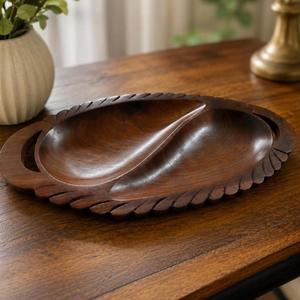 Bandeja Redonda de Madera para Servir y Almacenar, Bordes Tallados, Acabado Pulido, Diseño Moderno, Apta para Lavavajillas, Uso en Mesa, Un Compartimento, 2 cm de Grosor - Product Image 1