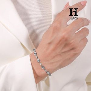 Pulsera de Lujo con Diamantes de Corte Esmeralda Alternados, Joyería Fina de Oro de 18K para Mujer - Product Image 1