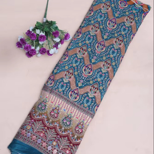 ผ้าพิมพ์ลายดอกไม้สีฟ้าครีปธรรมชาติ ลายเรขาคณิต พร้อมขอบตกแต่ง สำหรับทำชุดคุर्ติ วัสดุสำหรับตัดเย็บเสื้อผ้าชาติพันธุ์ - Product Image 1