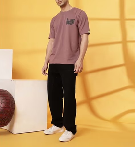 Camiseta de Hombre Oversize con Hombros Caídos, Fabricada por OEM, 100% Algodón, Peso Pesado 240 GSM, con Gráficos y Logotipo Personalizados - Product Image 3