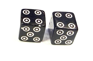 Dés en corne de buffle faits à la main, dés de jeu artisanaux naturels, dés carrés polis pour jeux de rôle et jeux de société - Product Image 4